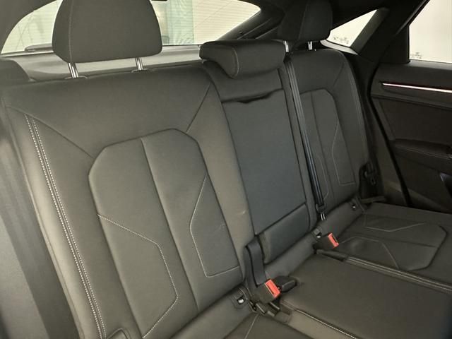 Audi Q3 2021-12 11470-14