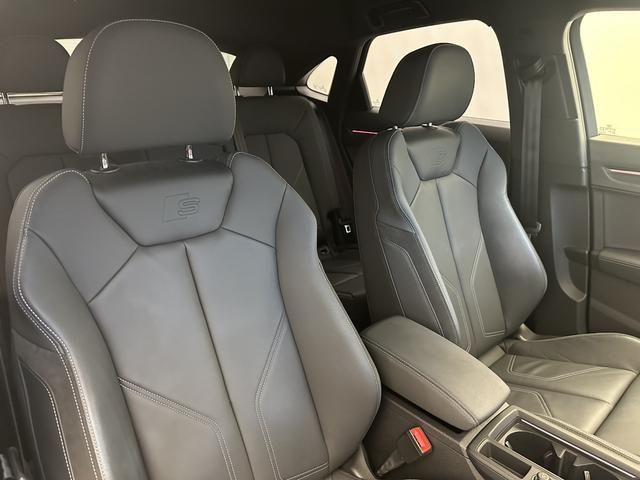 Audi Q3 2021-12 11470-13