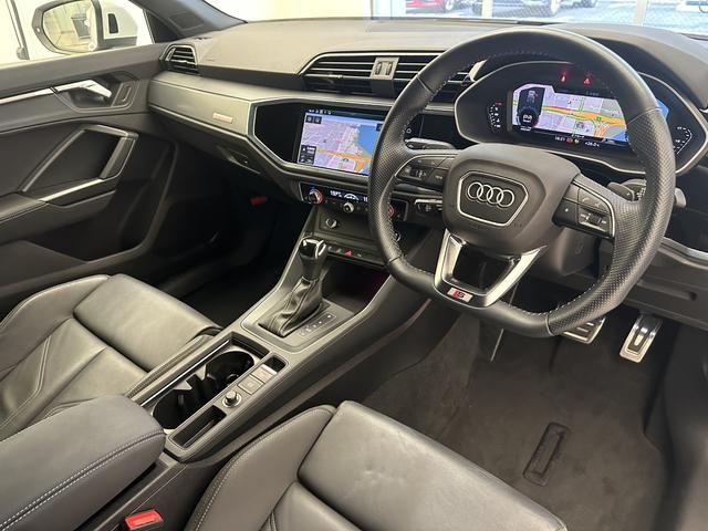 Audi Q3 2021-12 11470-7
