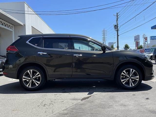 Nissan X-TRAIL 2018-03 8206-16