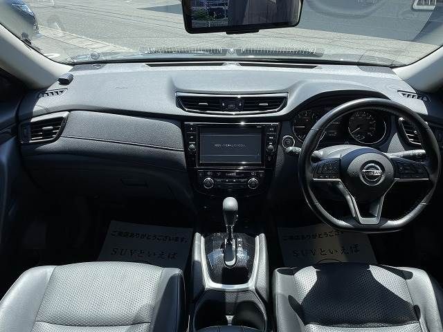 Nissan X-TRAIL 2018-03 8206-1