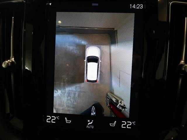Volvo XC60 2021-02 7963-9