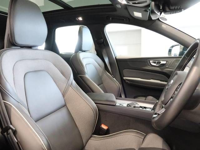 Volvo XC60 2021-02 7963-12
