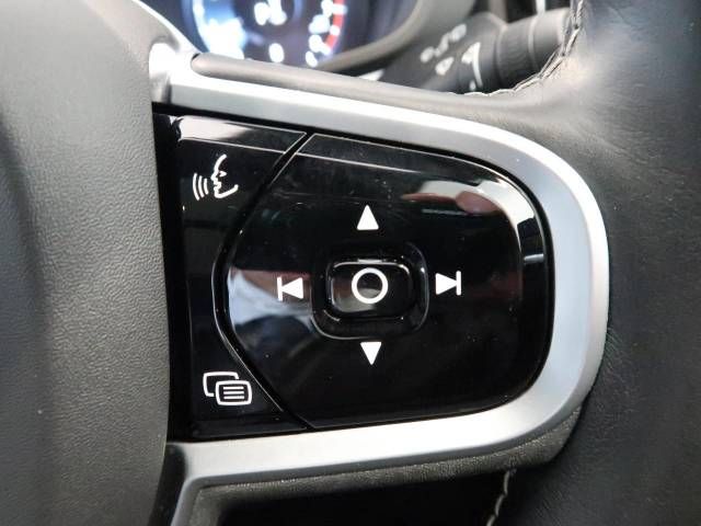 Volvo XC60 2021-02 7963-8