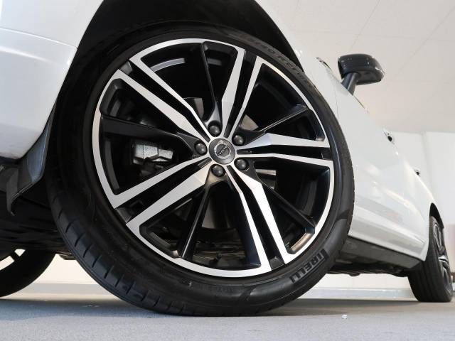Volvo XC60 2021-02 7963-17