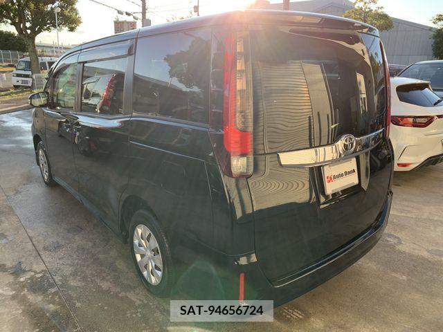 Toyota NOAH 2016-09 206019-1