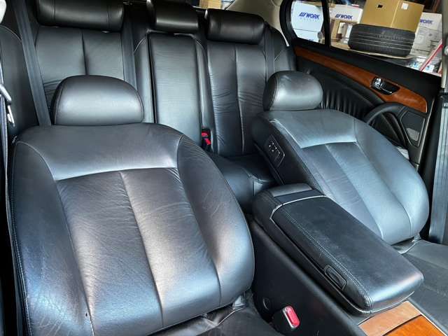 Nissan CIMA 2001-02 1102-8