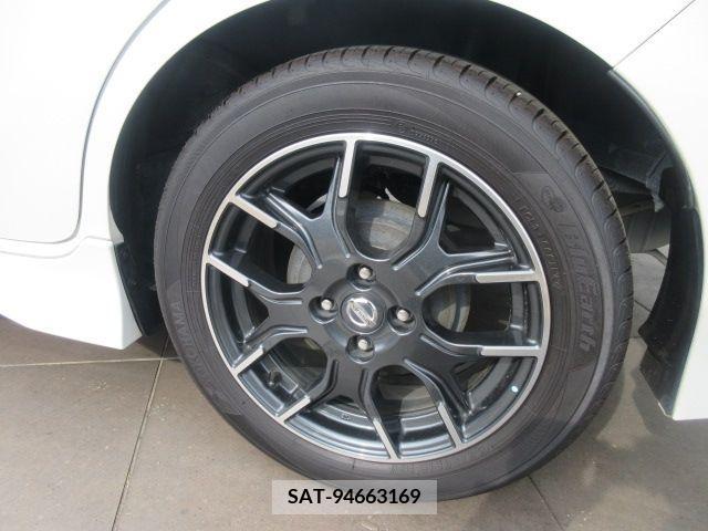 Nissan NOTE 2018-05 279921-7