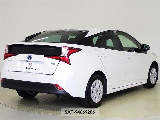 Toyota PRIUS 2022-01 322489-3