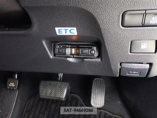 Toyota PRIUS 2022-01 322489-13