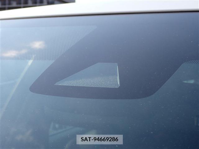 Toyota PRIUS 2022-01 322489-7