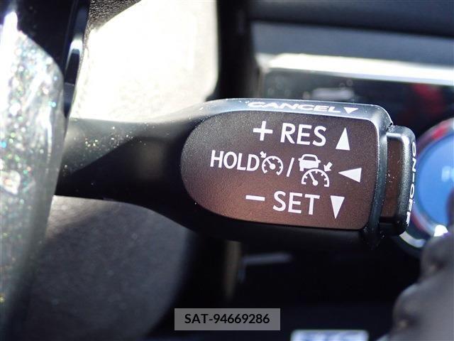 Toyota PRIUS 2022-01 322489-17