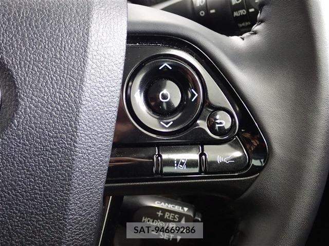 Toyota PRIUS 2022-01 322489-16