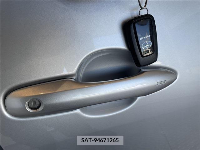 Toyota PRIUS 2020-02 375474-10