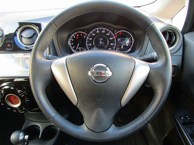 Nissan NOTE 2015-05 8324-13