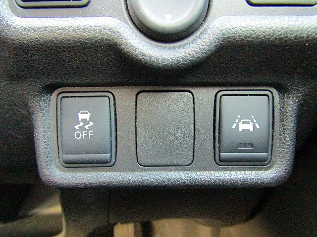 Nissan NOTE 2015-05 8324-22