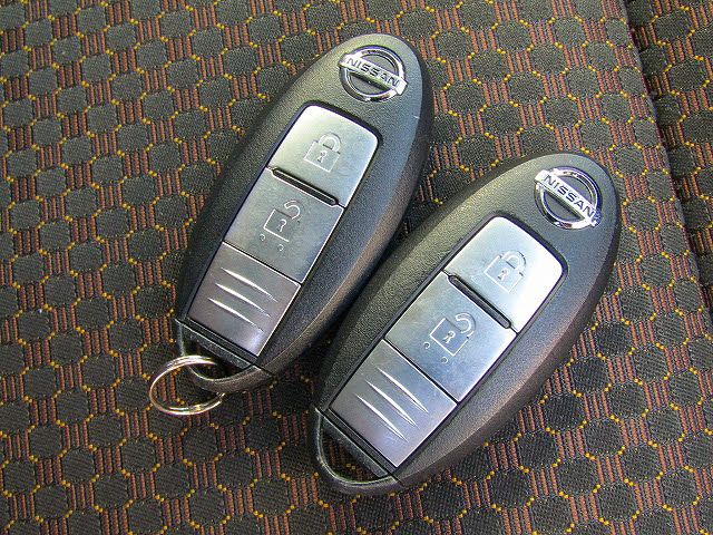 Nissan NOTE 2015-05 8324-23