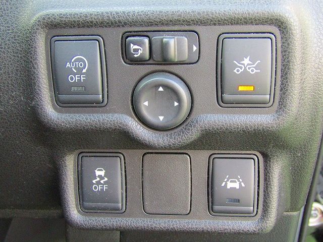 Nissan NOTE 2015-05 8324-5