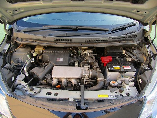Nissan NOTE 2015-05 8324-27