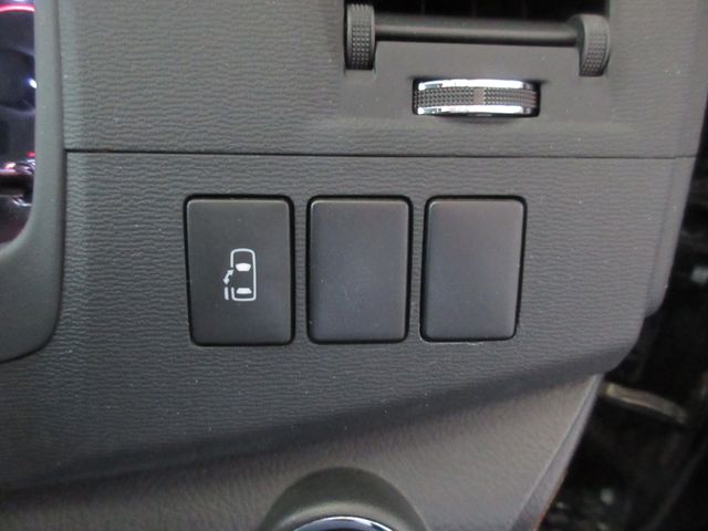 Toyota ISIS 2013-01 25283-25
