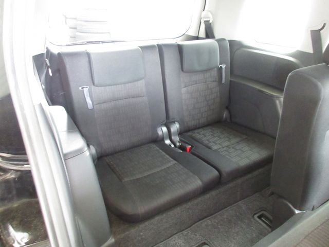 Toyota ISIS 2013-01 25283-9