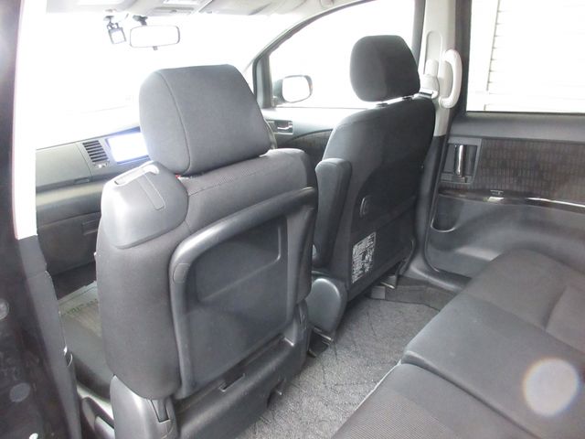 Toyota ISIS 2013-01 25283-13