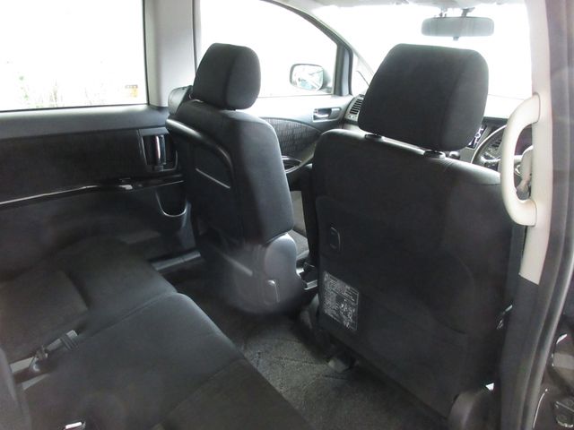 Toyota ISIS 2013-01 25283-8