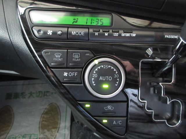 Toyota ISIS 2013-01 25283-21