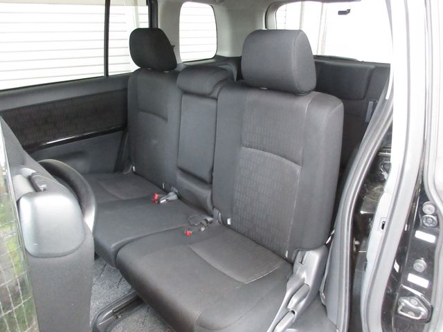 Toyota ISIS 2013-01 25283-12