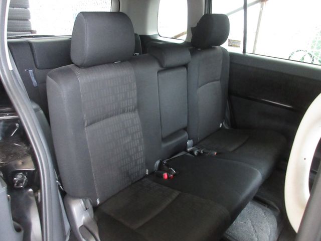 Toyota ISIS 2013-01 25283-7