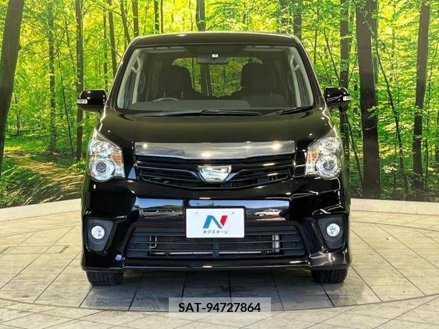 Toyota NOAH 2013-10 381179-15