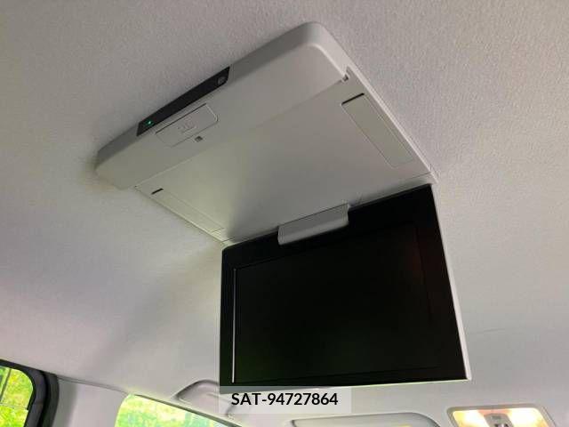 Toyota NOAH 2013-10 381179-4