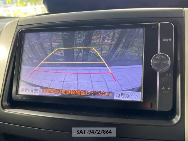 Toyota NOAH 2013-10 381179-3