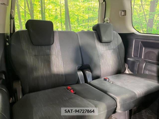 Toyota NOAH 2013-10 381179-10