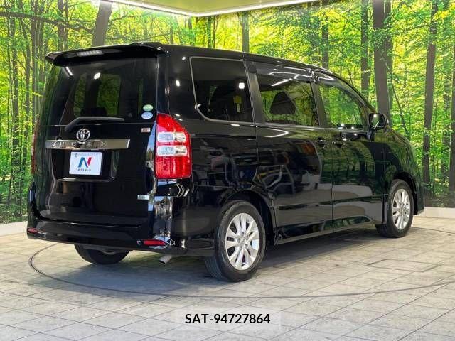 Toyota NOAH 2013-10 381179-18