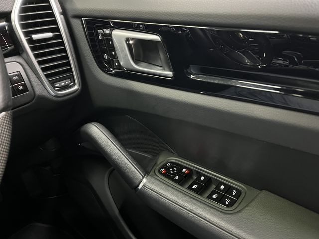 Porsche CAYENNE 2019-02 19277-13