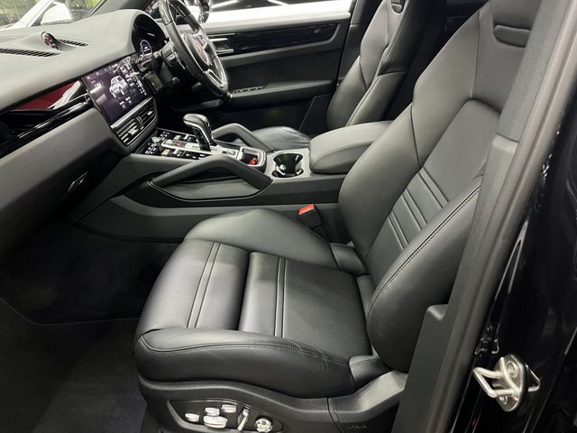 Porsche CAYENNE 2019-02 19277-7