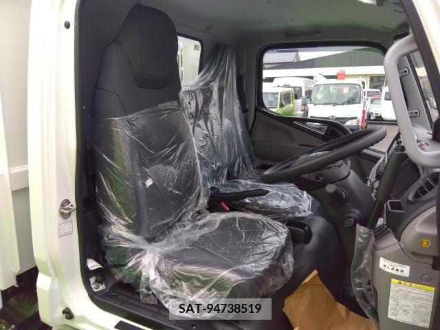 Mitsubishi CANTER 2023-10 294478-7