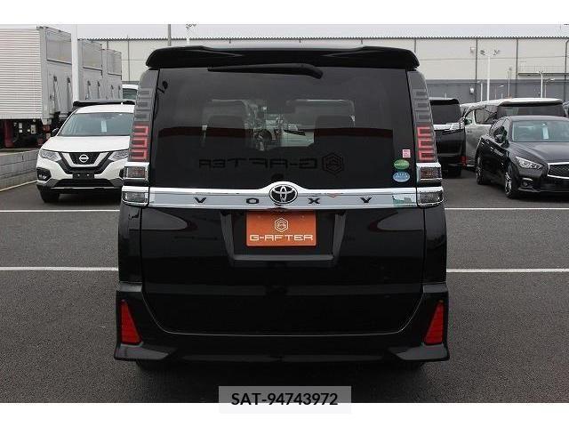 Toyota VOXY 2018-05 213840-7