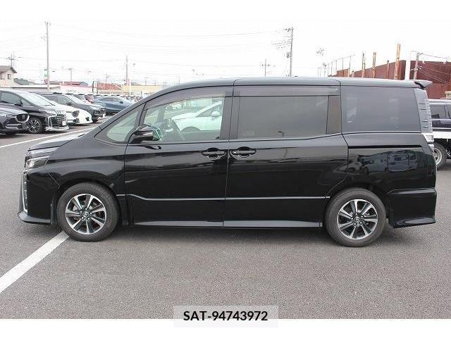 Toyota VOXY 2018-05 213840-6
