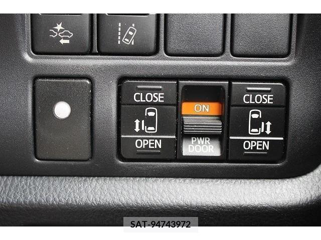 Toyota VOXY 2018-05 213840-4