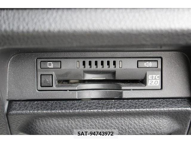 Toyota VOXY 2018-05 213840-3