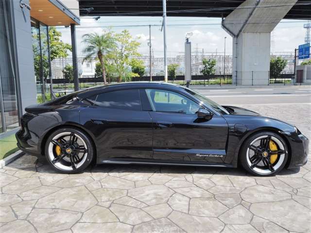 Porsche Taycan 2021-06 187120-6