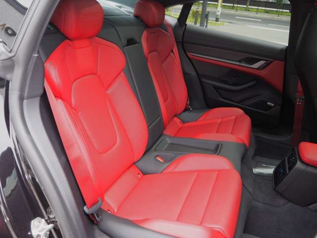 Porsche Taycan 2021-06 187120-10