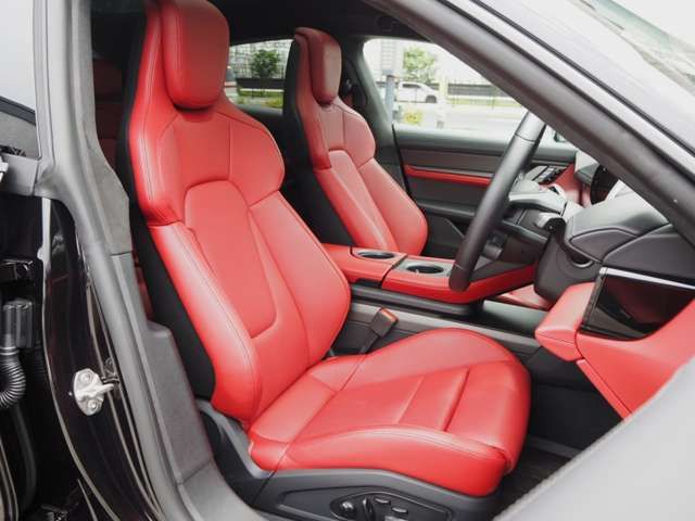 Porsche Taycan 2021-06 187120-9