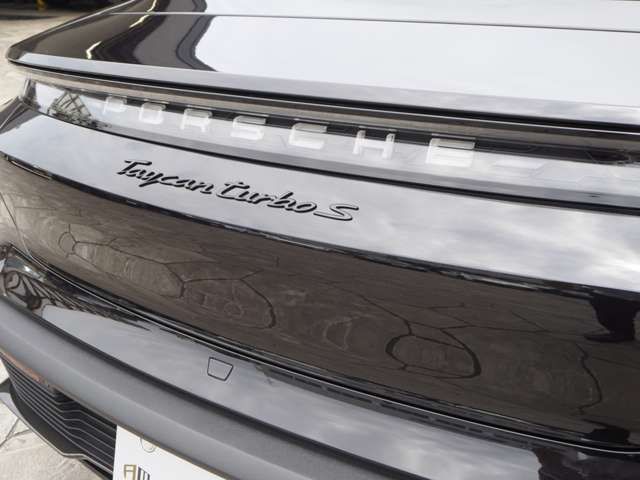Porsche Taycan 2021-06 187120-5