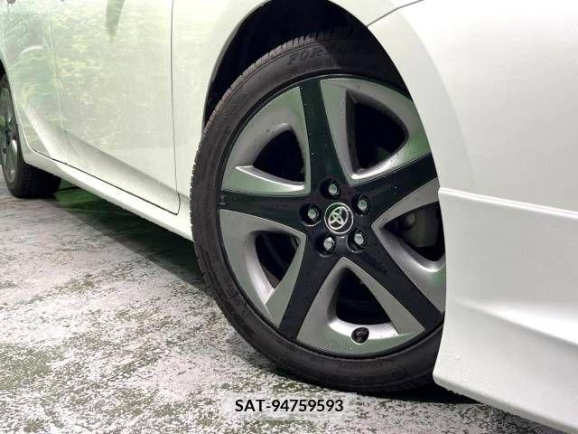 Toyota PRIUS 2016-11 255840-11