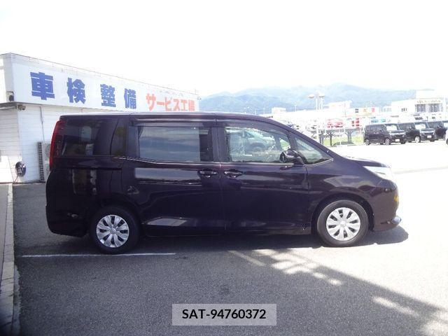 Toyota NOAH 2015-10 321499-3