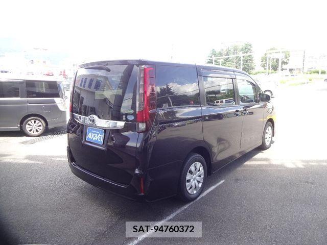 Toyota NOAH 2015-10 321499-1