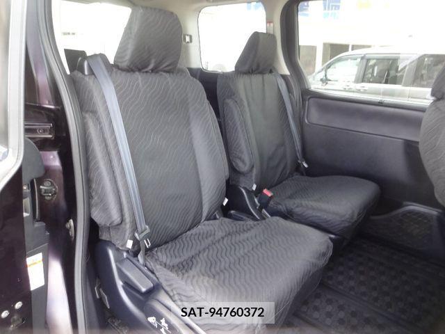 Toyota NOAH 2015-10 321499-7